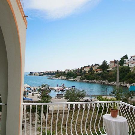 Apartmani Laura Trogir Exteriör bild