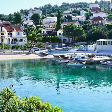 Apartmani Laura Trogir Exteriör bild