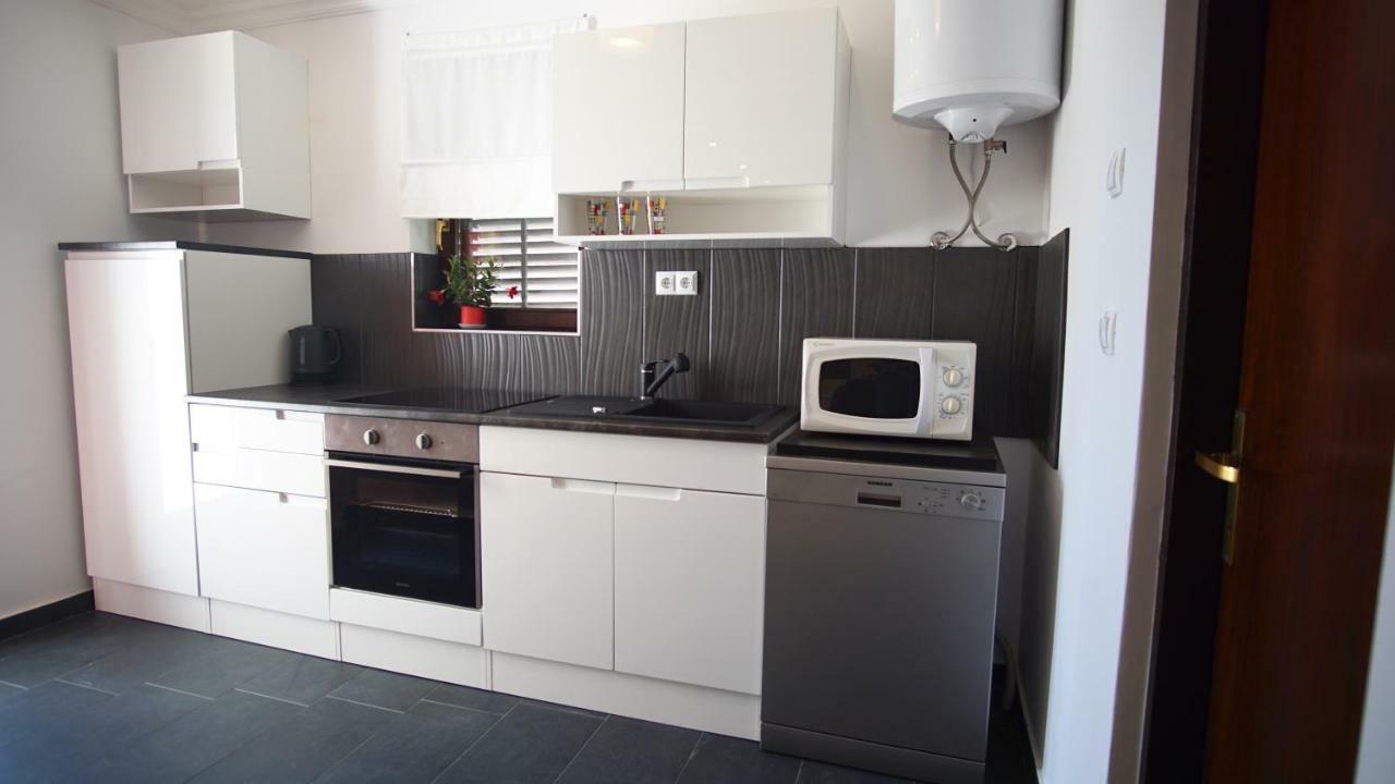 Apartmani Laura Trogir Exteriör bild