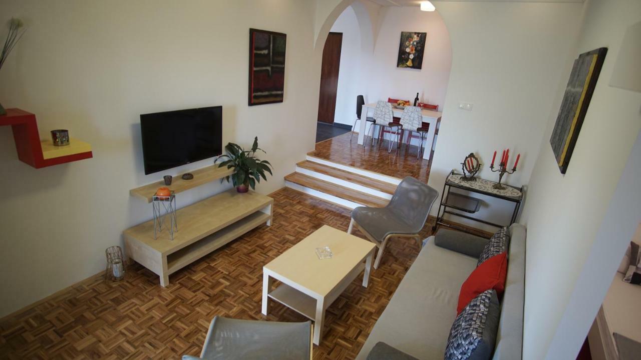 Apartmani Laura Trogir Exteriör bild