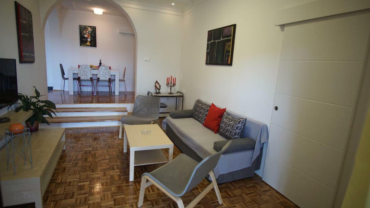 Apartmani Laura Trogir Exteriör bild