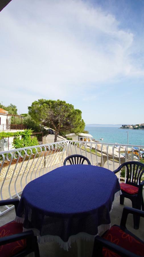 Apartmani Laura Trogir Exteriör bild