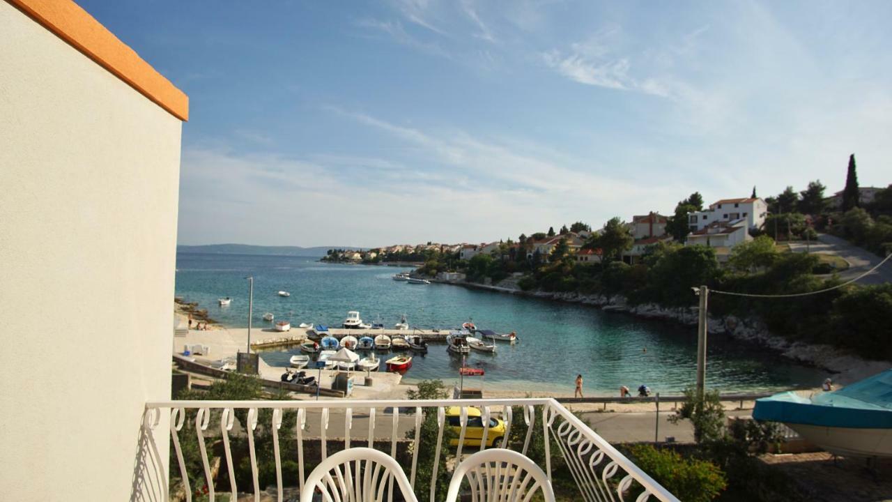 Apartmani Laura Trogir Exteriör bild