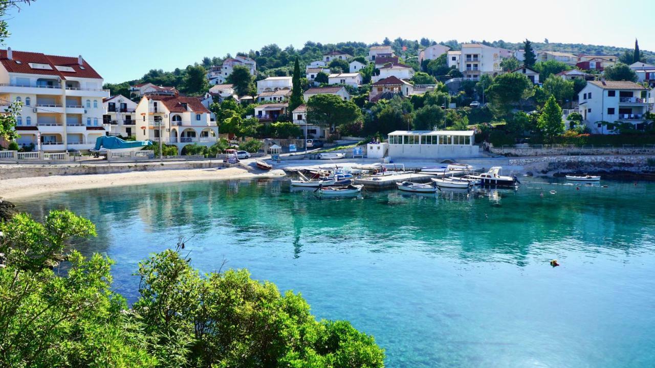 Apartmani Laura Trogir Exteriör bild