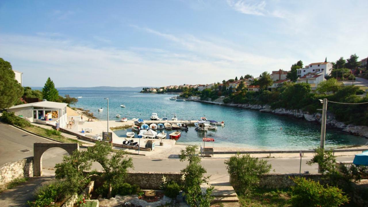 Apartmani Laura Trogir Exteriör bild