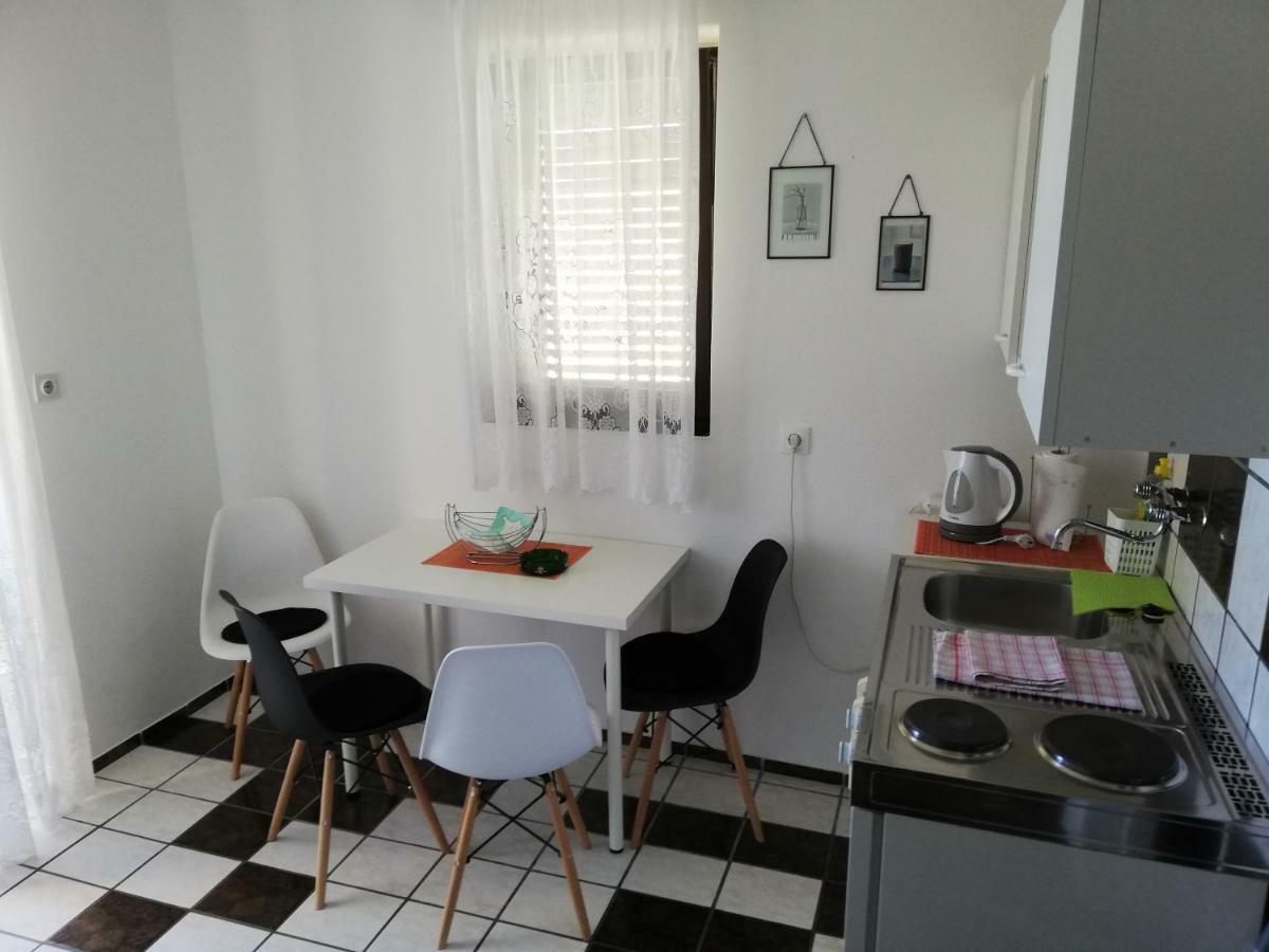Apartmani Laura Trogir Exteriör bild