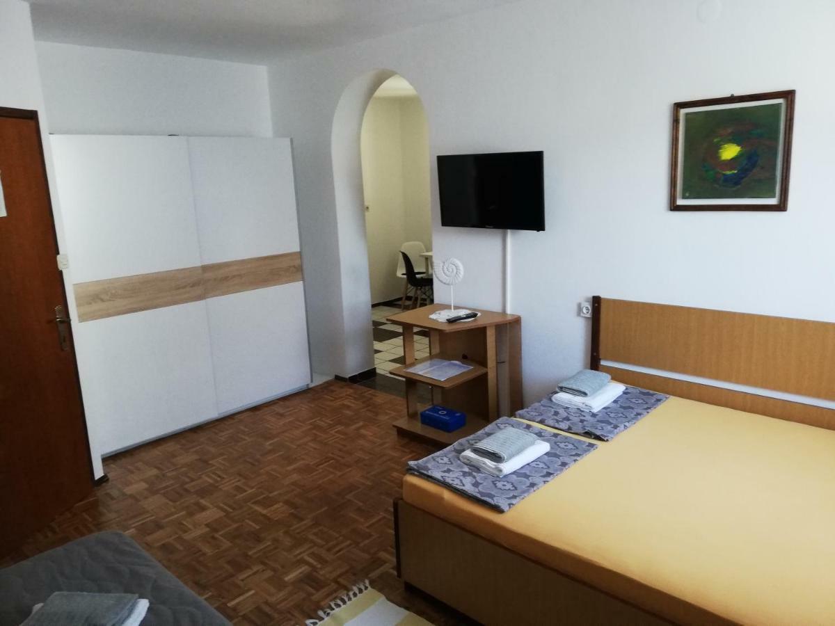 Apartmani Laura Trogir Exteriör bild