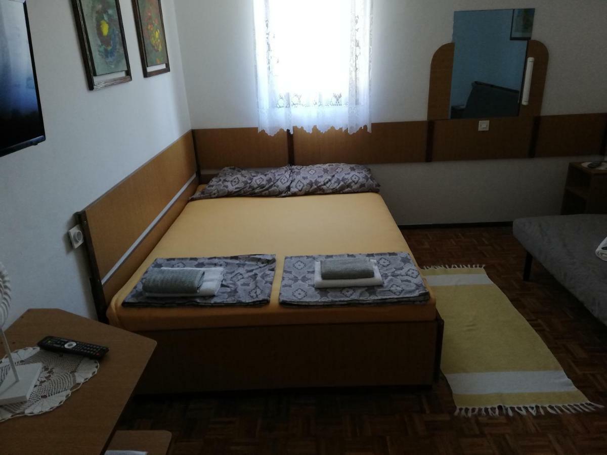 Apartmani Laura Trogir Exteriör bild