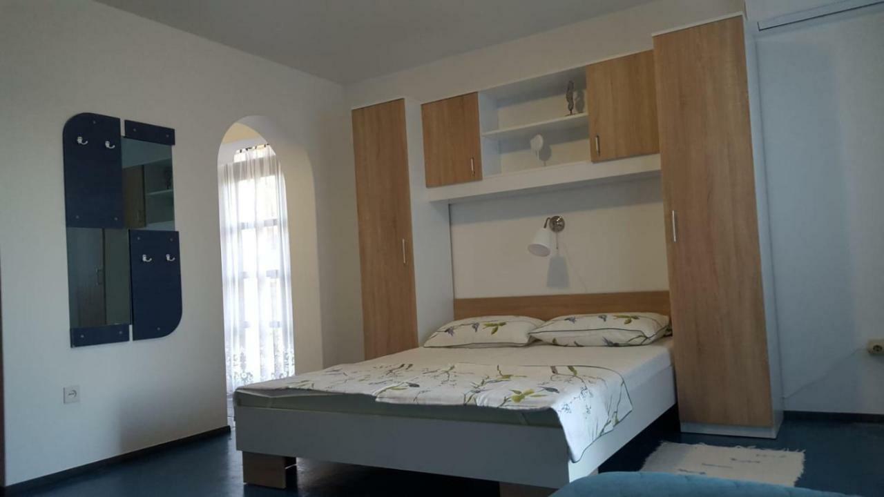 Apartmani Laura Trogir Exteriör bild