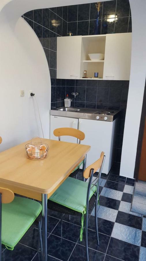 Apartmani Laura Trogir Exteriör bild