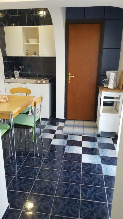 Apartmani Laura Trogir Exteriör bild