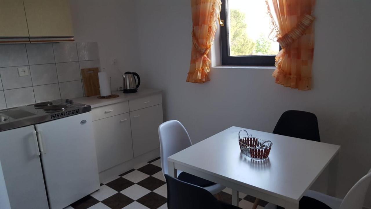 Apartmani Laura Trogir Exteriör bild