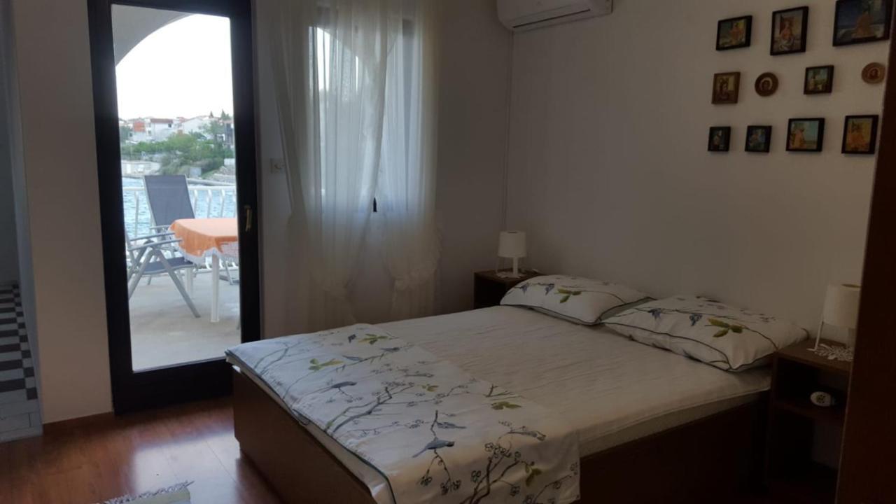 Apartmani Laura Trogir Exteriör bild