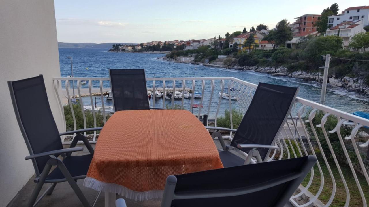 Apartmani Laura Trogir Exteriör bild